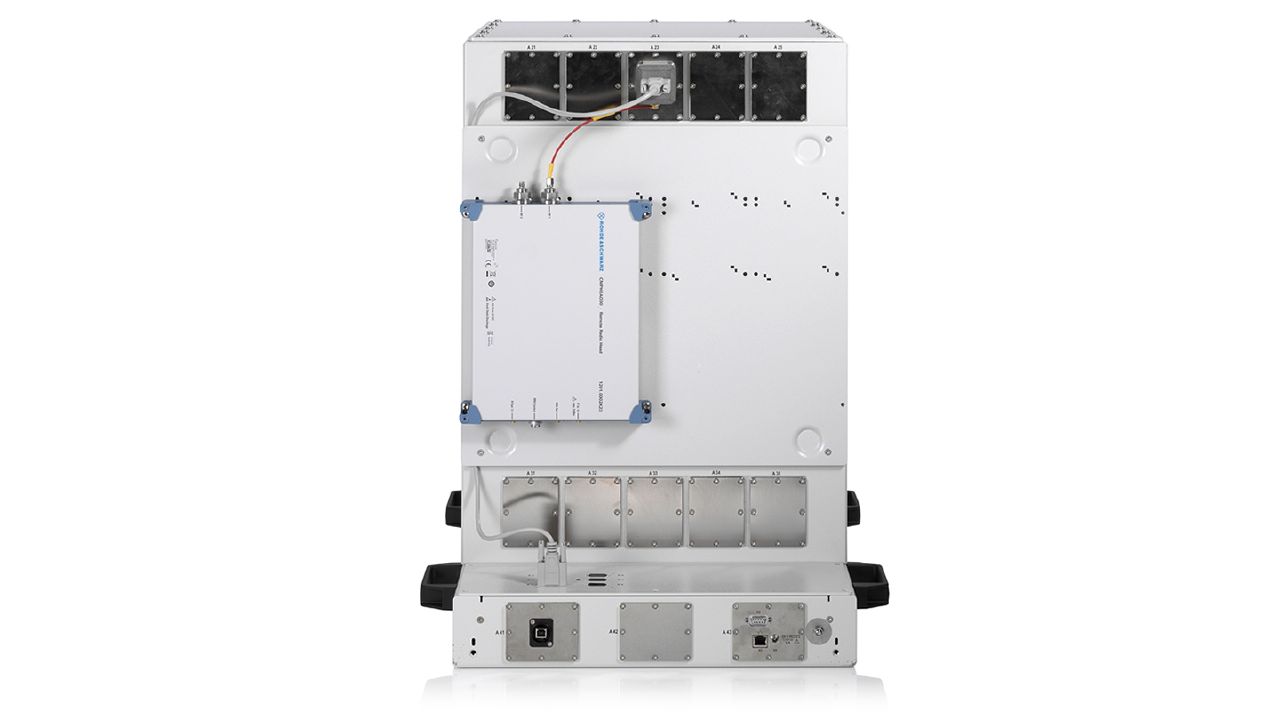 R&S®CMQ500 5G 終端與元件遮蔽屏蔽立方體（0.7 – 77 GHz，>80 dB） 角度 3